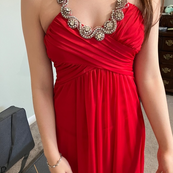 STUNNING Windsor Red Beaded Ball Gown - Picture 3 of 8